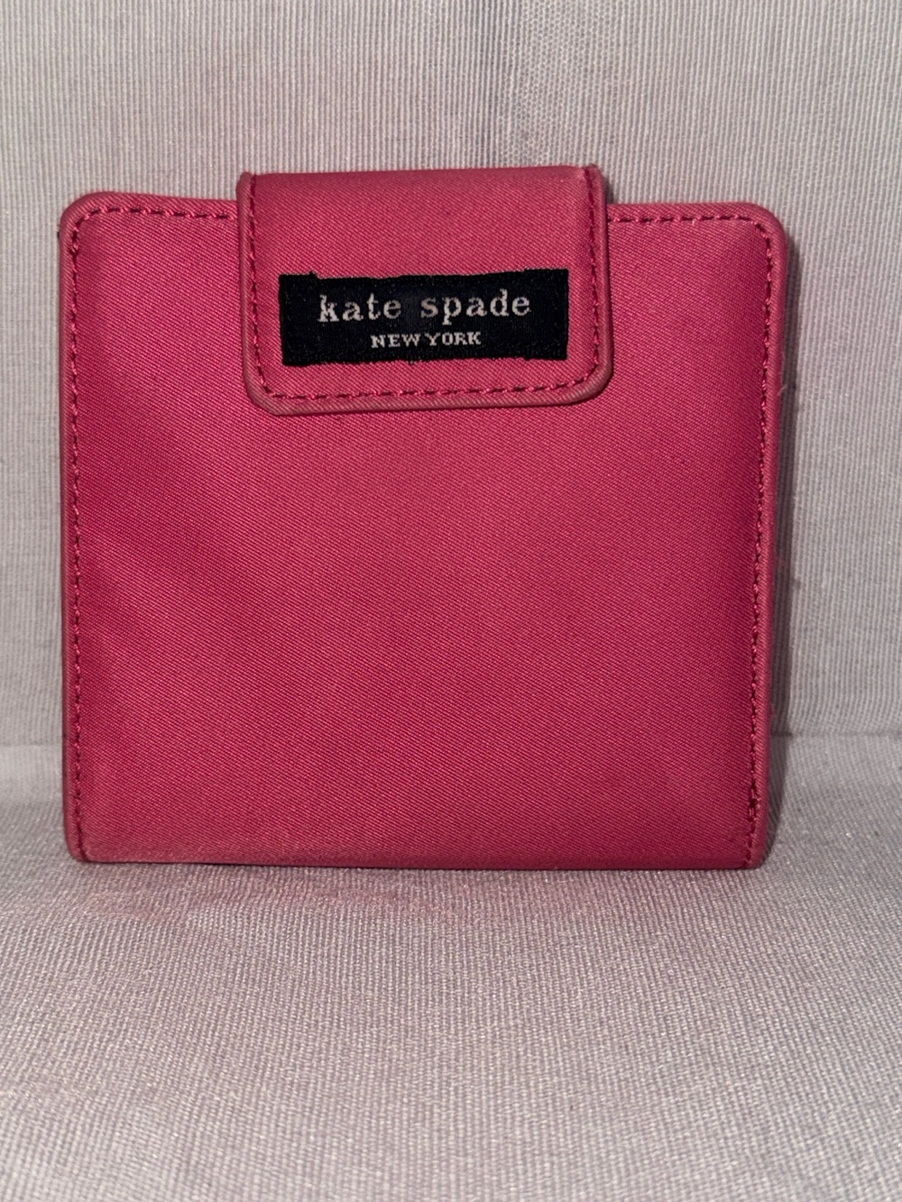 ✨ Vintage Kate Spade Pink Compact Wallet ✨ Perfect for a girls night out!